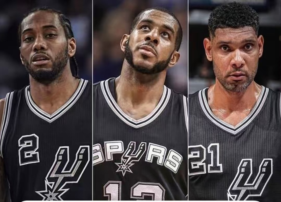 杜兰特关键中投命中，全场欢呼（杜兰特关键时刻中投命中，全场沸腾）